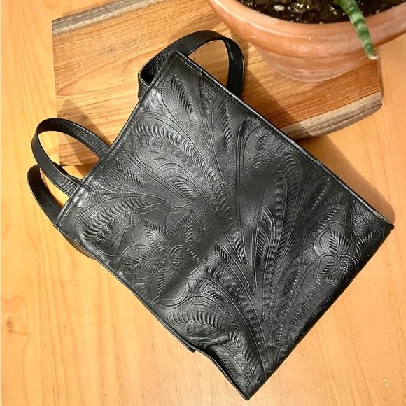 T. Saldivar Black Tooled Leather Classic Shoulder Bag Handbag Purse Tote - Picture 3 of 8